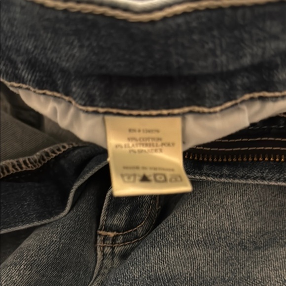 Sneak Peek. Size 20. Super cute distressed Blue Jeans! - Picture 6 of 6